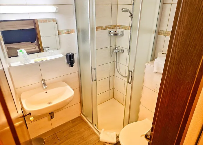 Lindenhof Falkenberg Pensión 3*